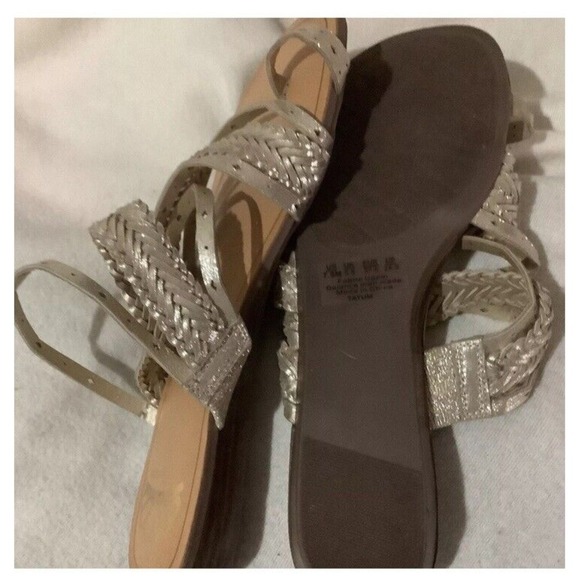 Fergalicious Womens Flat Toe Loop Strappy Sandals in Gold/Tan, Size 6.5 M New - Picture 5 of 5